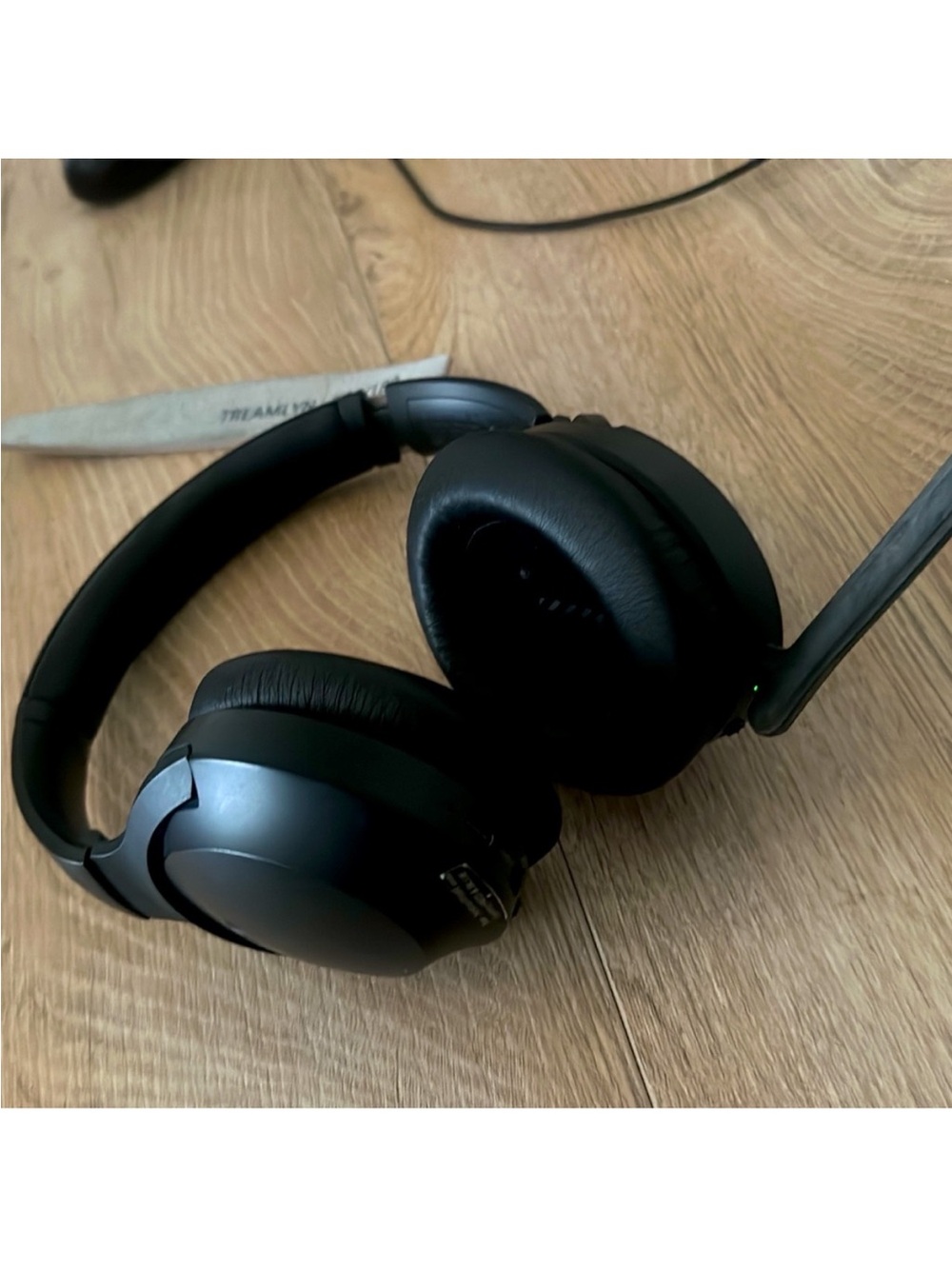 3 pack Avantree aria headset. Plantronics headset and phone,